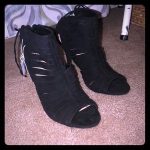 NWT Black lace up open toed heels